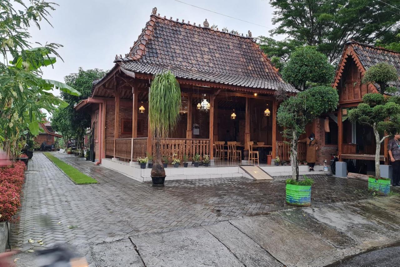 Super Oyo Collection O 90265 Cempoko Mulyo Homestay Syariah Tugu ภายนอก รูปภาพ